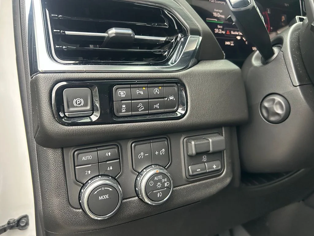 Used 2025 White GMC Denali image 13