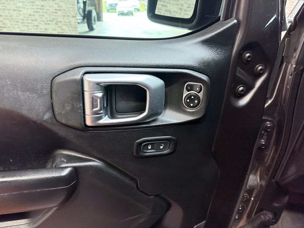 Used 2018 Granite Crystal Metallic Clearcoat Jeep Unlimited Rubicon image 17