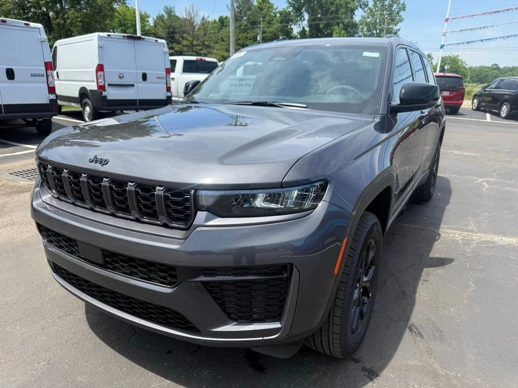 New 2026 Baltic Gray Metallic Clear-Coat Exterior Paint Jeep Laredo image 7