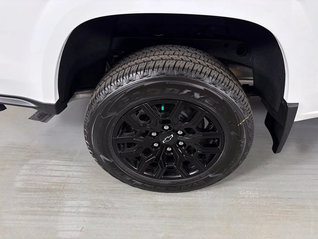 New 2026 Summit White Chevrolet WT image 13