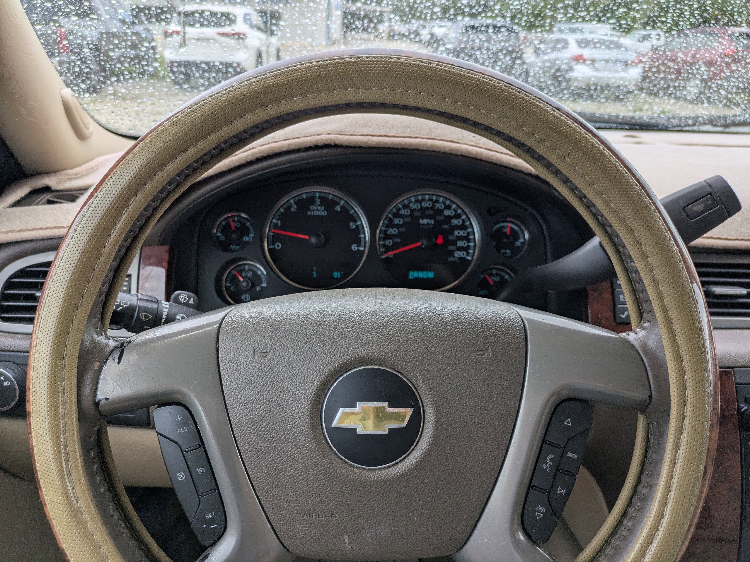 Used 2014 Champagne Silver Metallic Chevrolet LT image 26