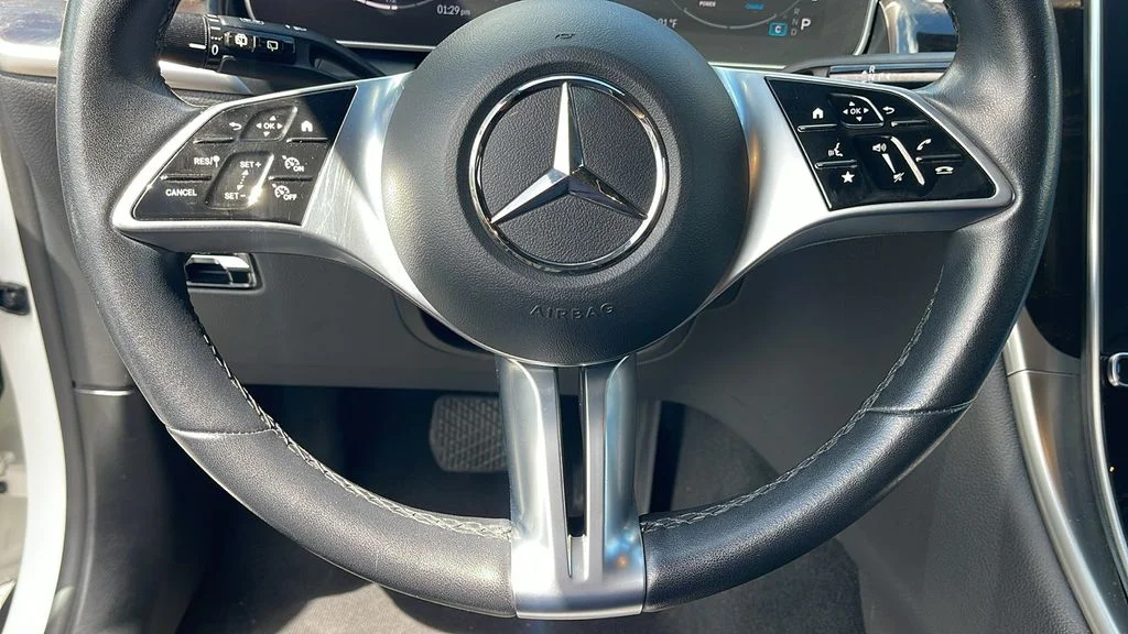 Used 2024 White Mercedes-Benz GLC 300 image 23