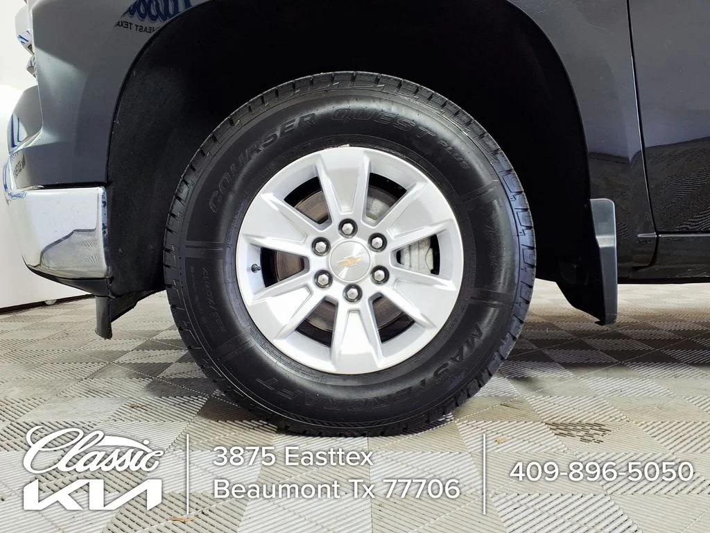 Used 2025 Black Chevrolet LT image 8