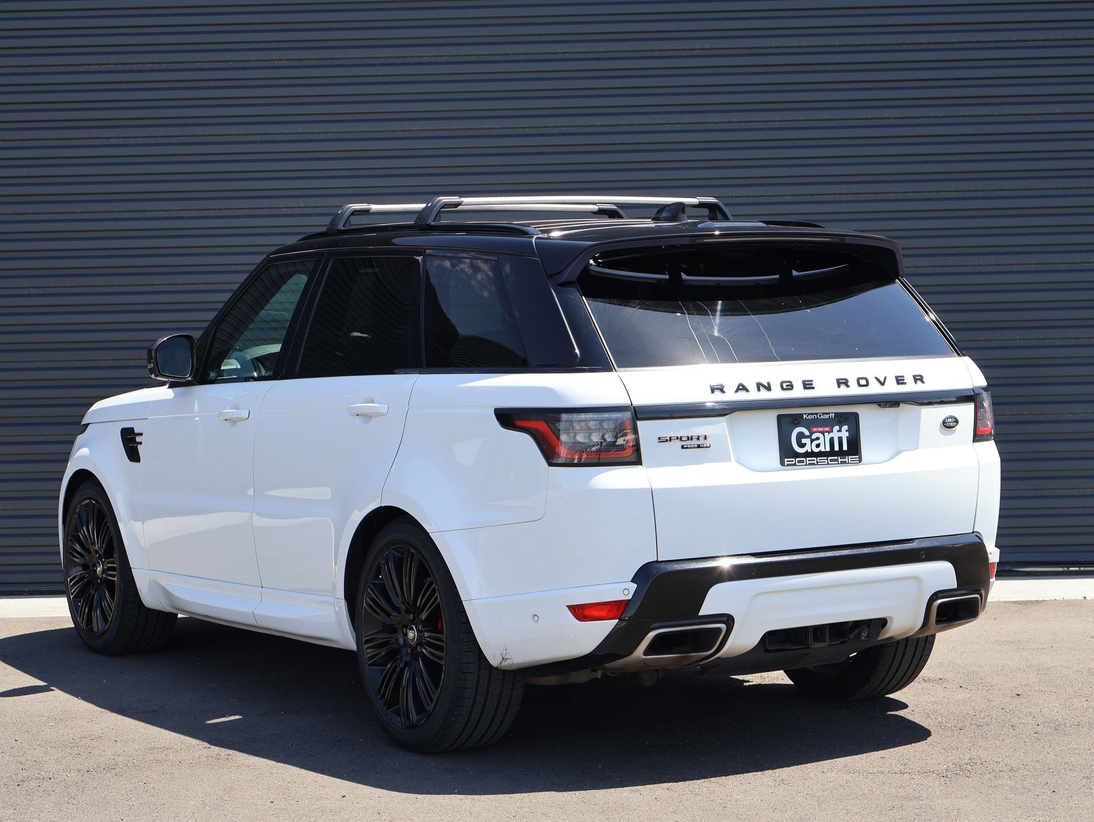 Used 2020 White Land Rover HSE Dynamic image 7
