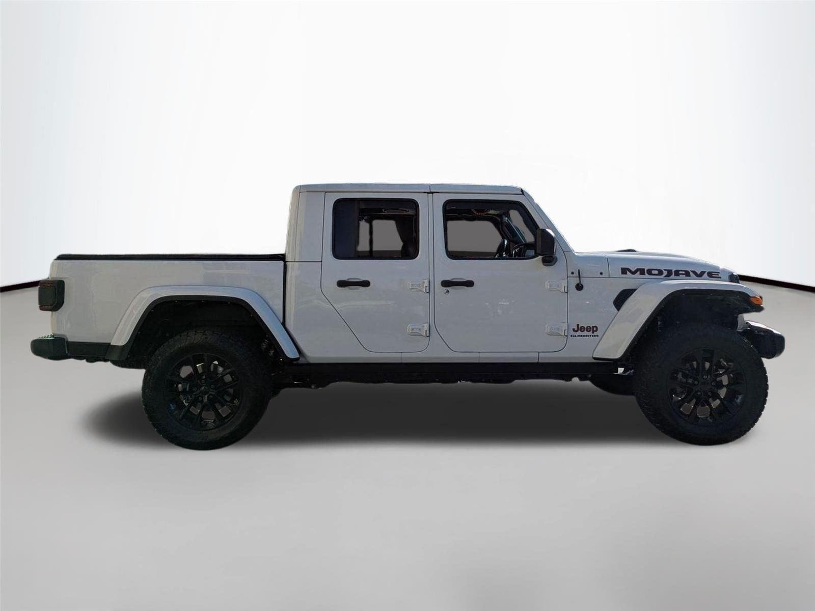 Used 2021 Bright White Clearcoat Jeep Mojave image 4
