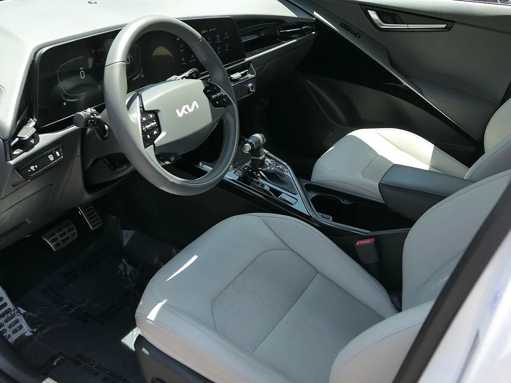 Used 2024 White Kia EX Touring image 12