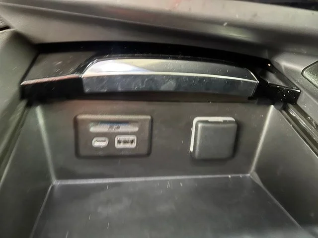 Used 2022 Black Buick Essence image 32
