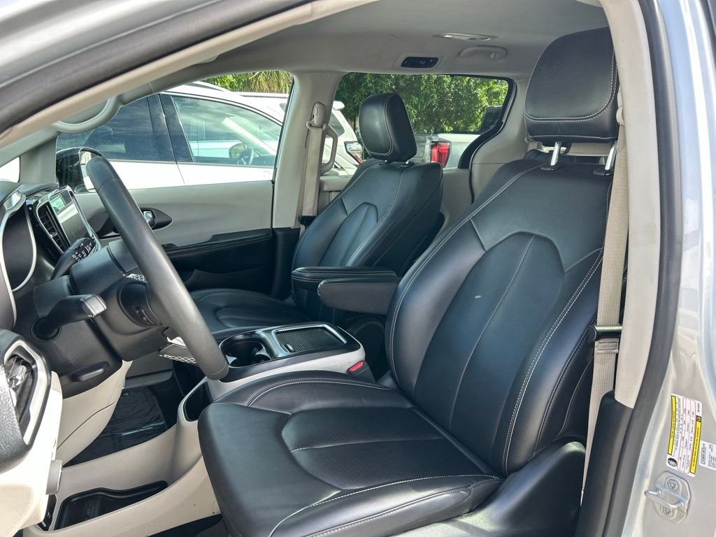 Used 2024 Silver Chrysler Touring L image 13