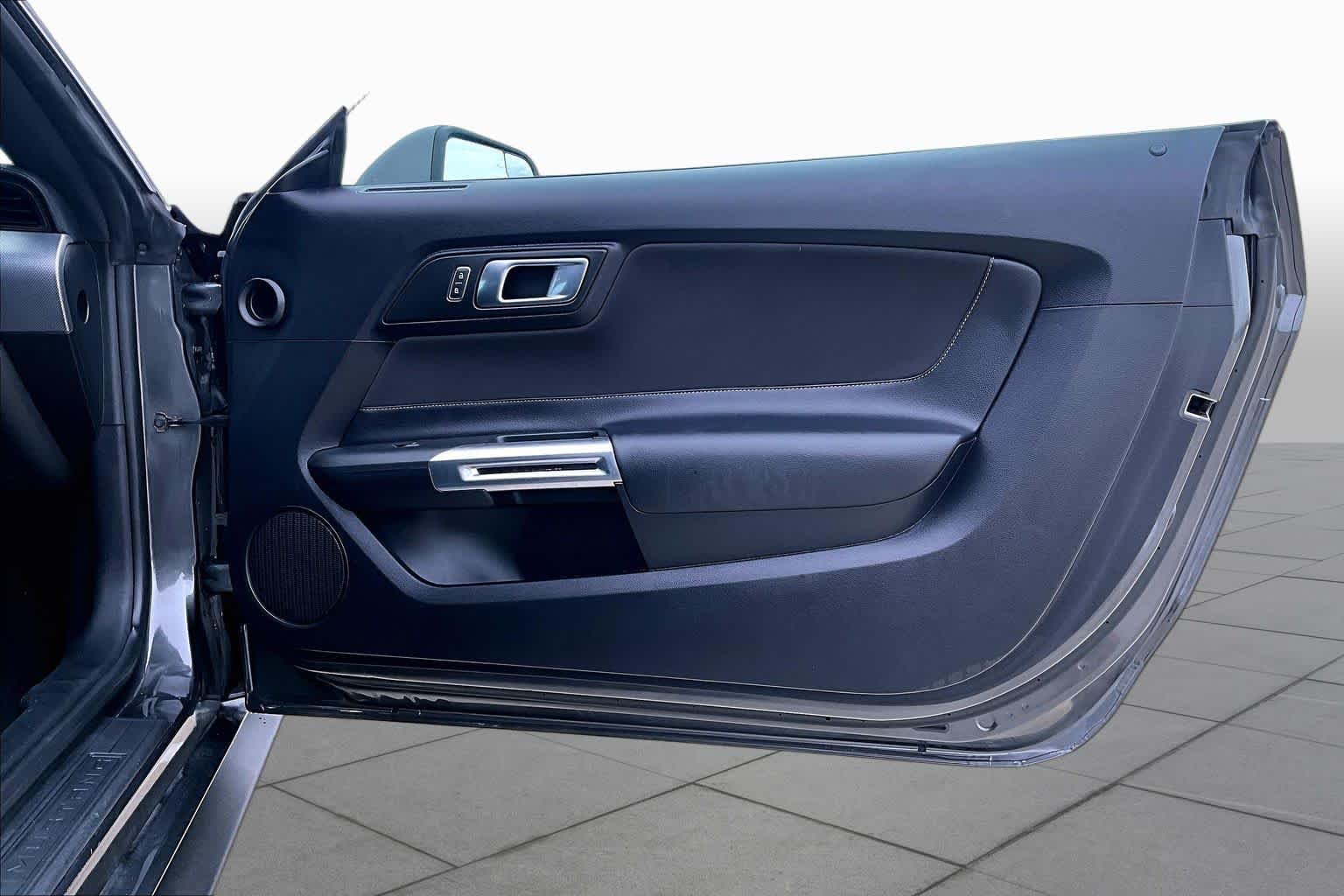 Used 2019 Magnetic Metallic Ford GT image 20