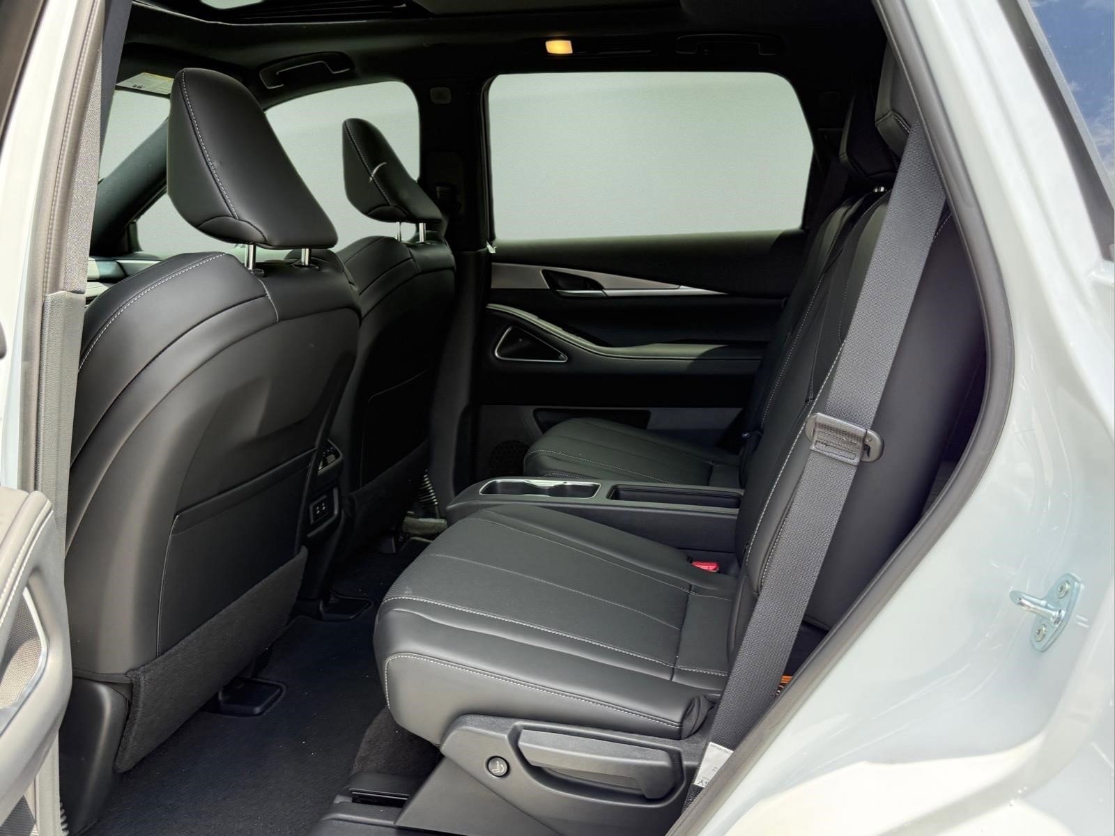New 2027 RADIANT WHITE INFINITI Sport AWD image 12