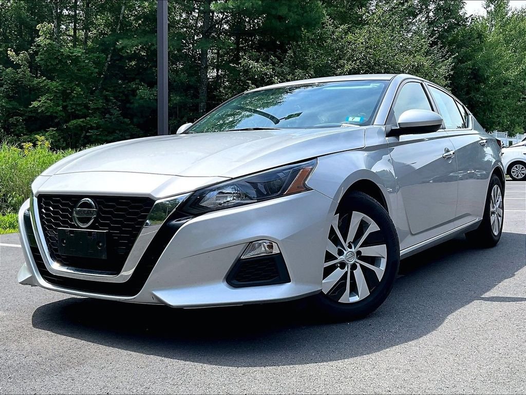 Used 2022 Silver Nissan 2.5 S image 3