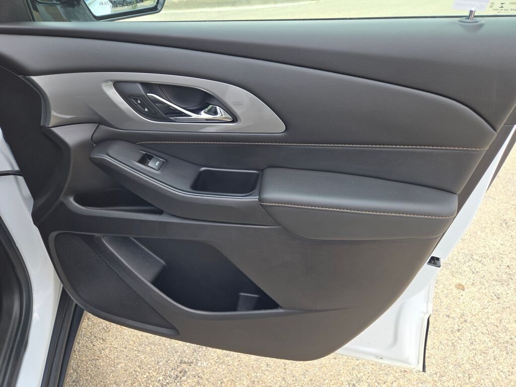 Used 2019 White Chevrolet LT image 5