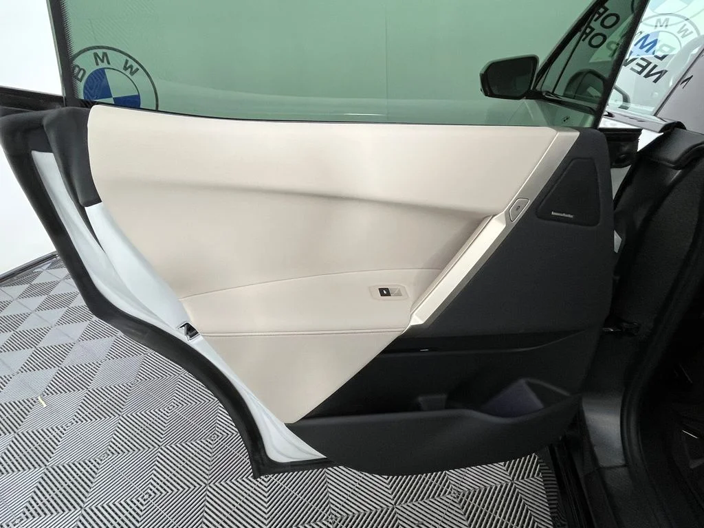 Certified Used 2024 White BMW xDrive50 image 25