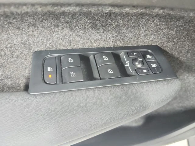 Used 2024  Volvo B5 Plus Bright Theme image 37