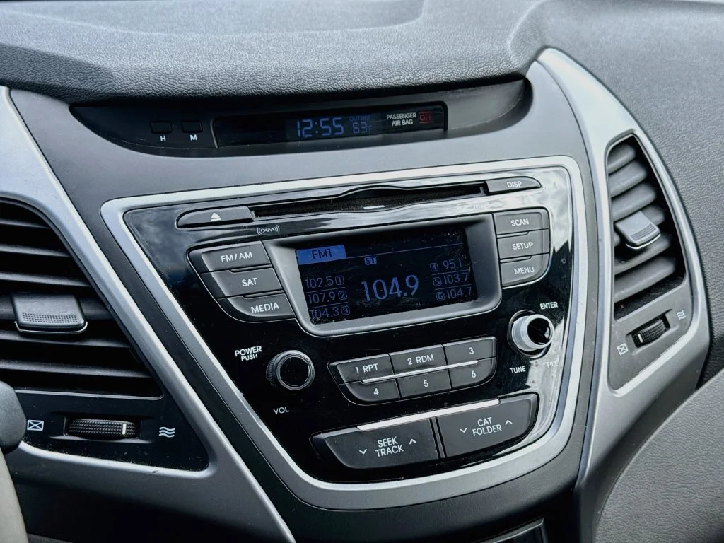 Used 2014 Harbor Gray Metallic Hyundai SE image 20