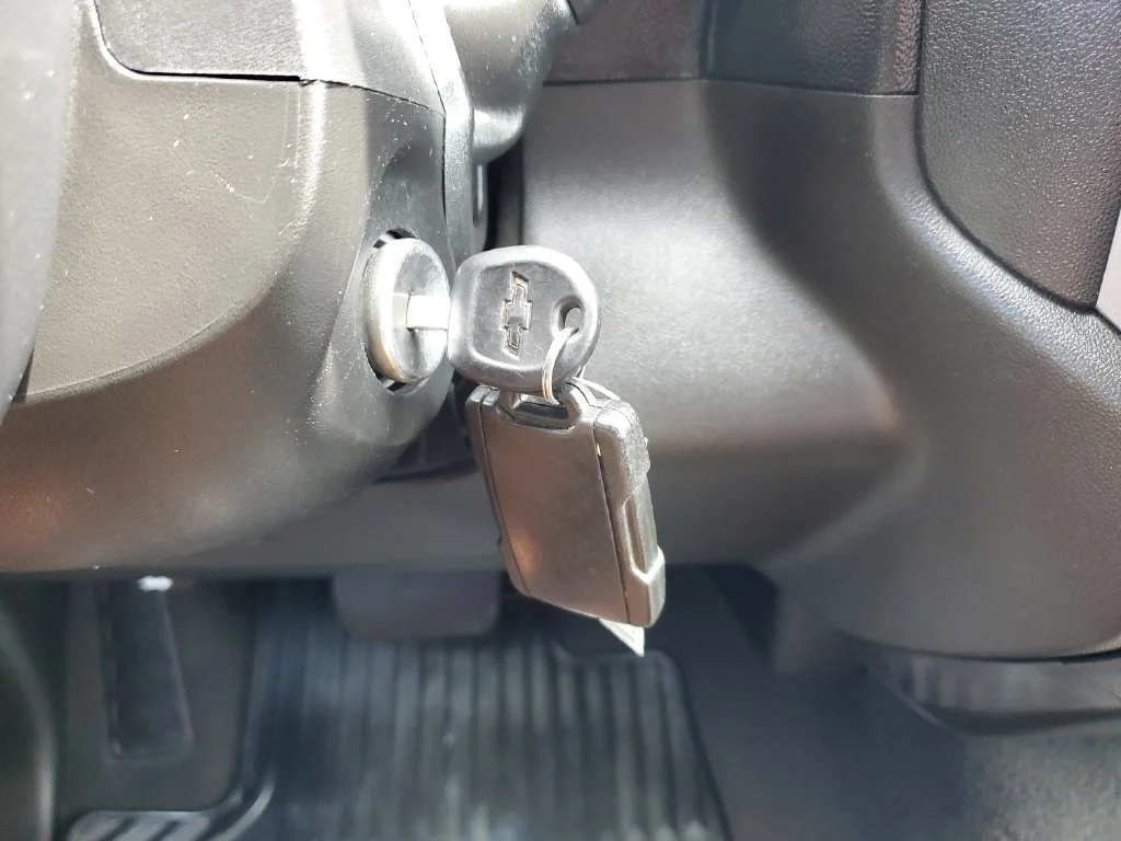 Used 2021 SILVER ICE METALLIC Chevrolet Custom image 25