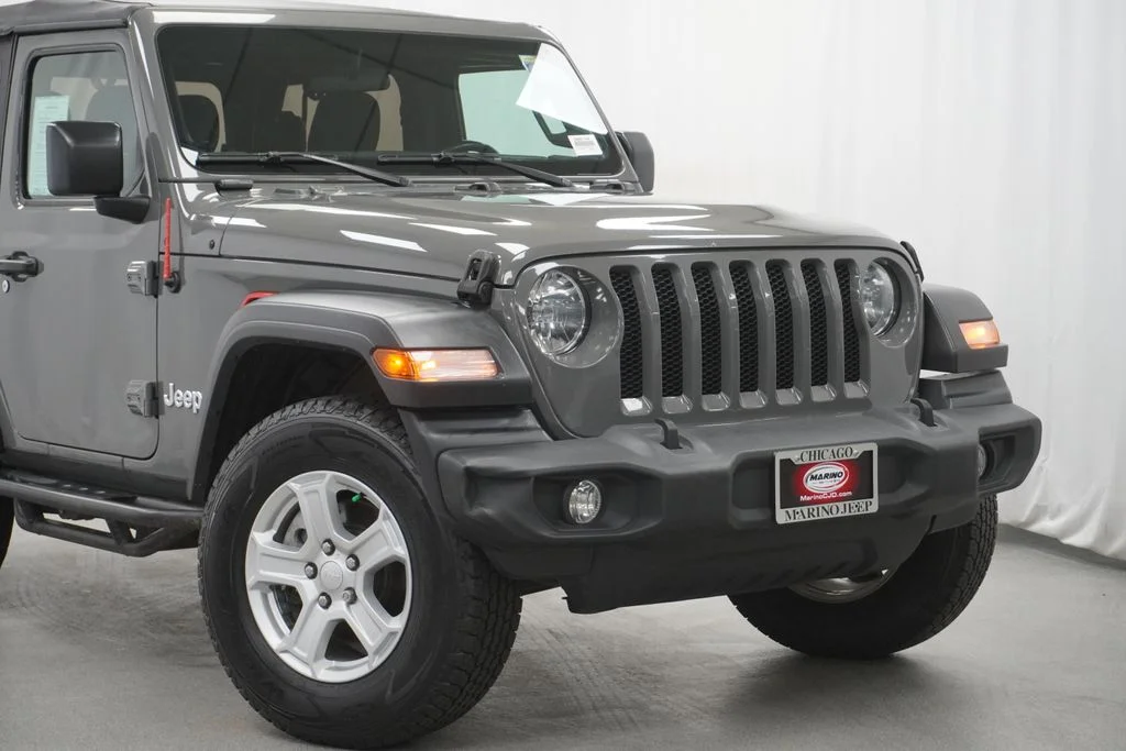 Used 2019 Gray Jeep Sport S image 4