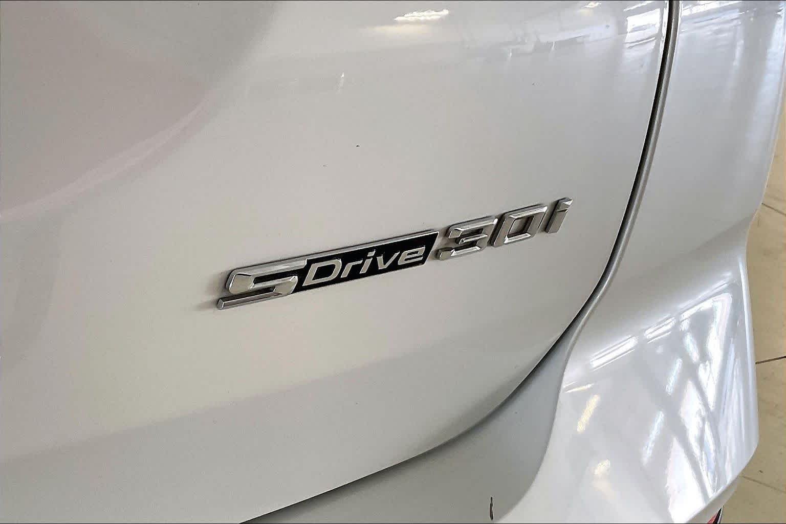 Used 2023 Mineral White Metallic BMW sDrive30i image 9