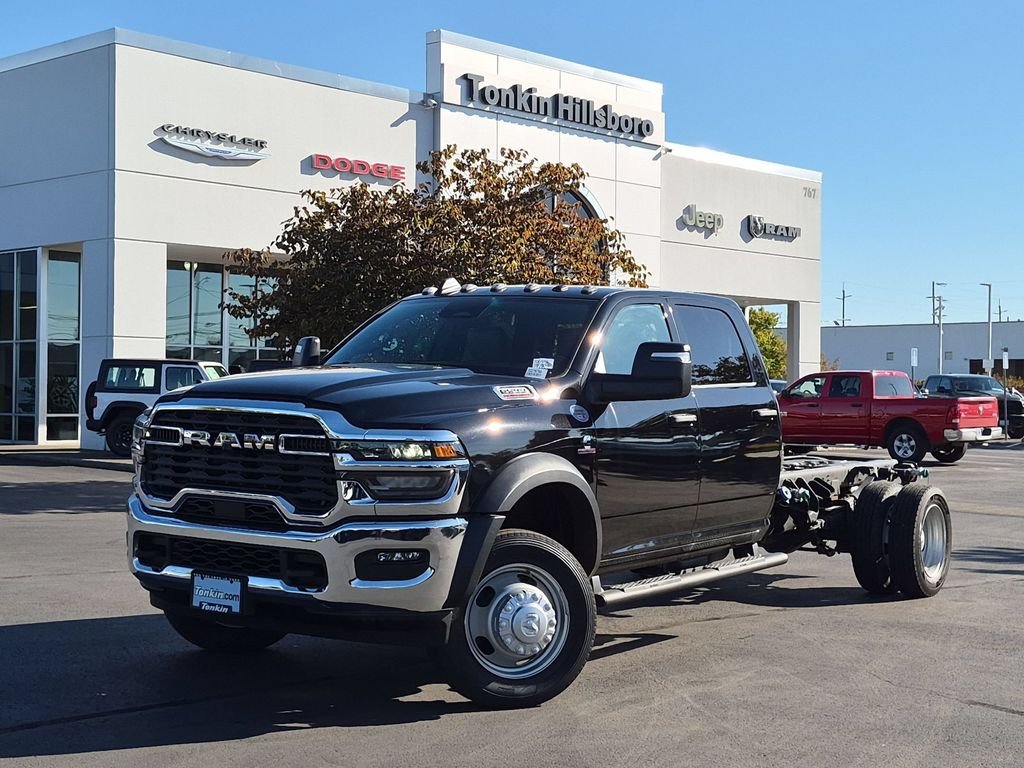 New 2026 Diamond Black Crystal Pearl-Coat Exterior Paint RAM Tradesman image 2