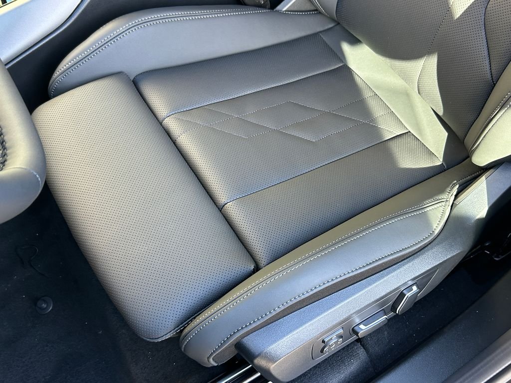 New 2026 Dark Graphite Metallic BMW 30 xDrive image 15