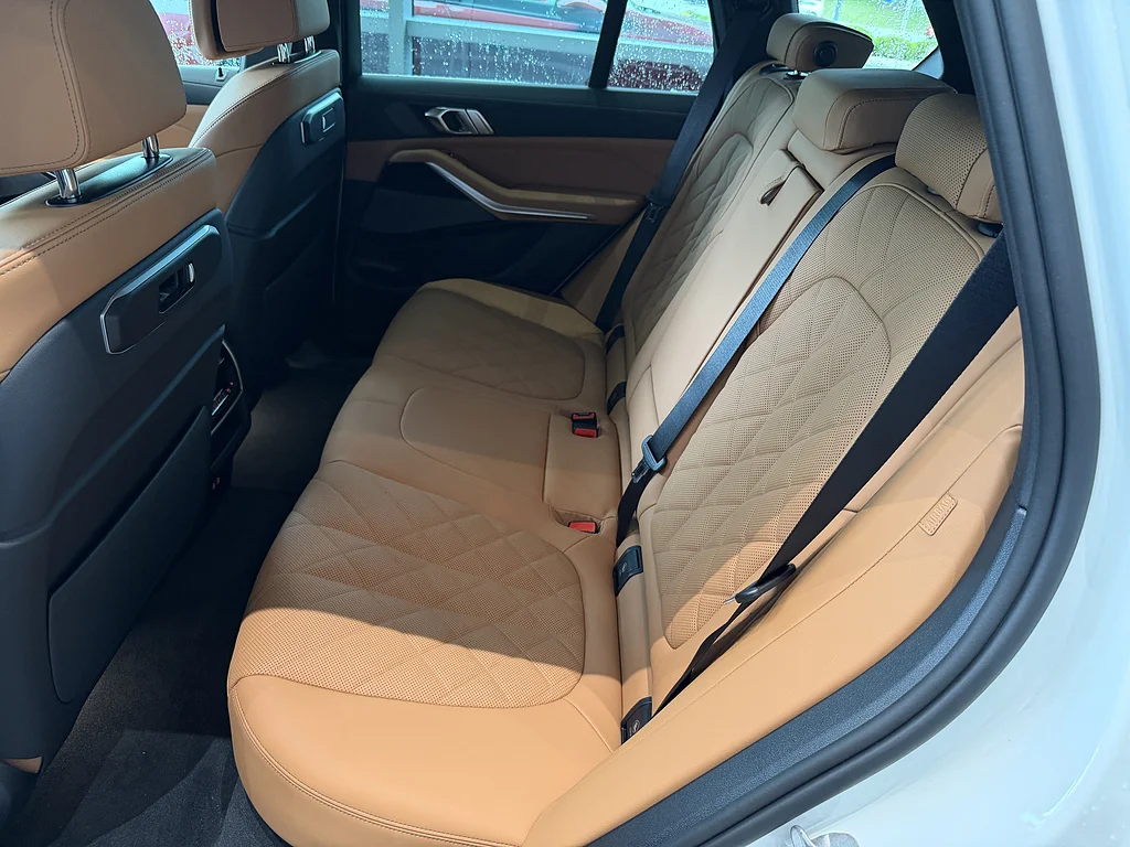 New 2026 Mineral White Metallic BMW xDrive50e image 13