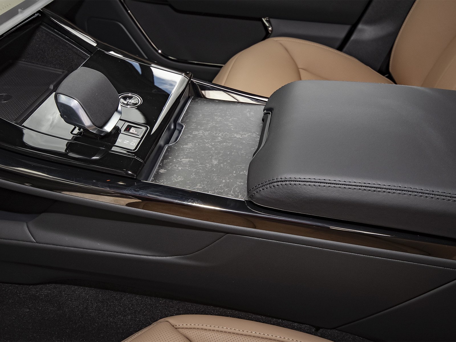 New 2026 Santorini Black Land Rover Dynamic SE image 28