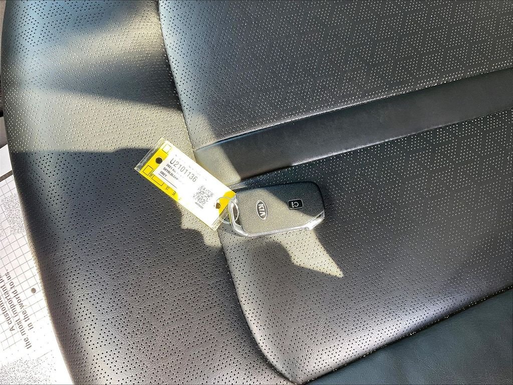 Used 2021 Sparkling Silver Kia S image 29
