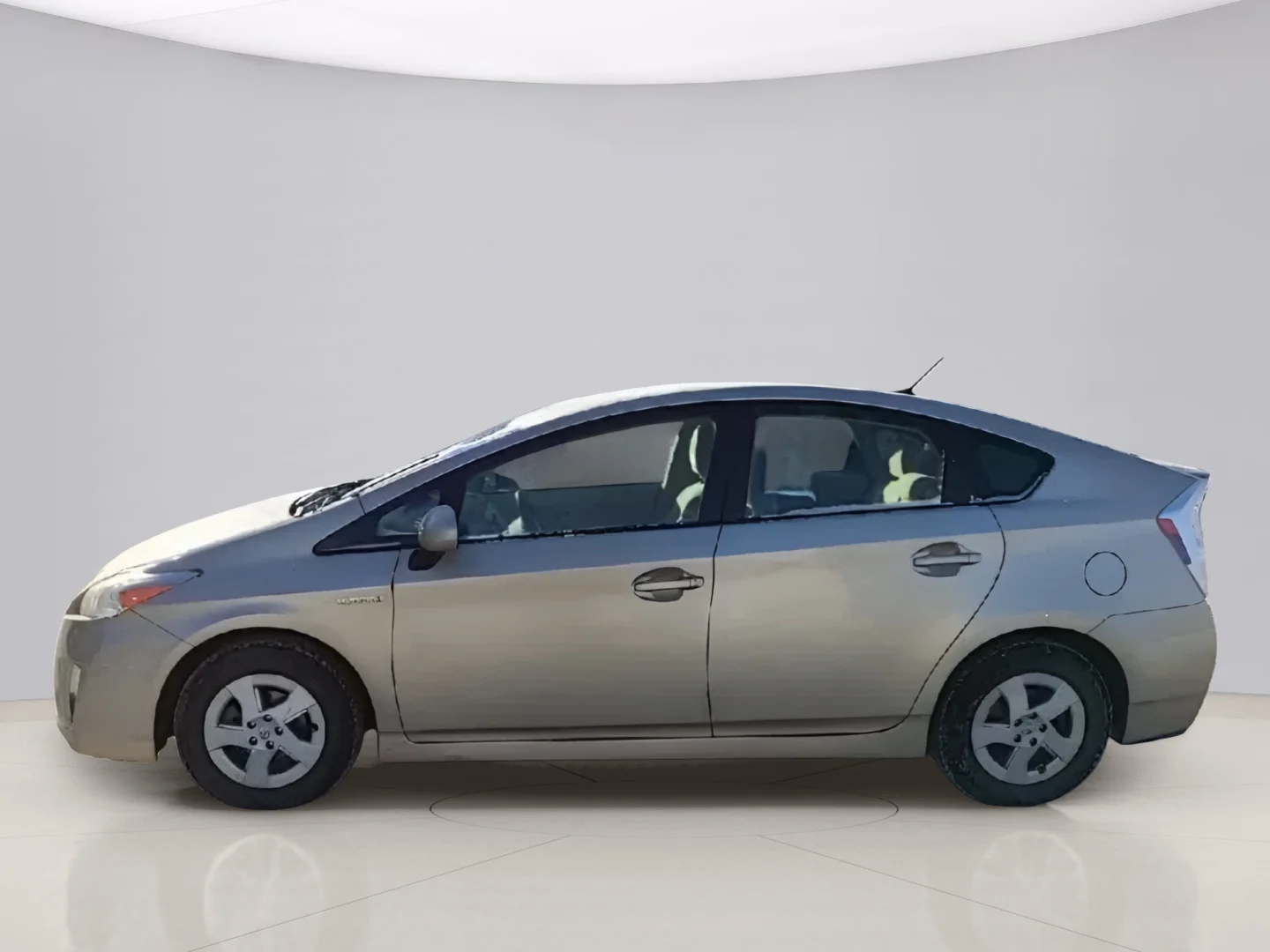 Used 2010 Gold Toyota III image 5