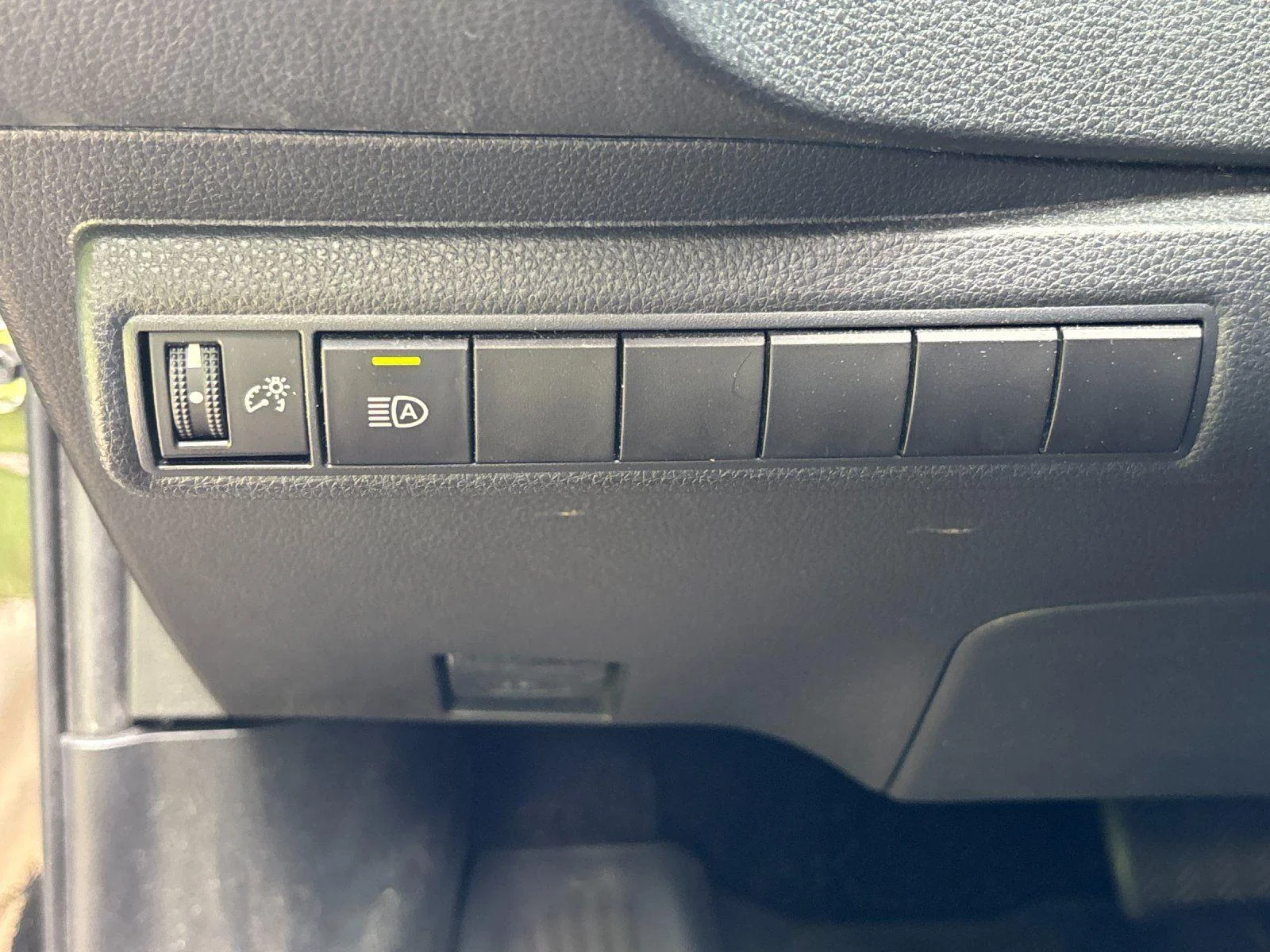 Used 2020 Black Sand Pearl Toyota XLE image 17