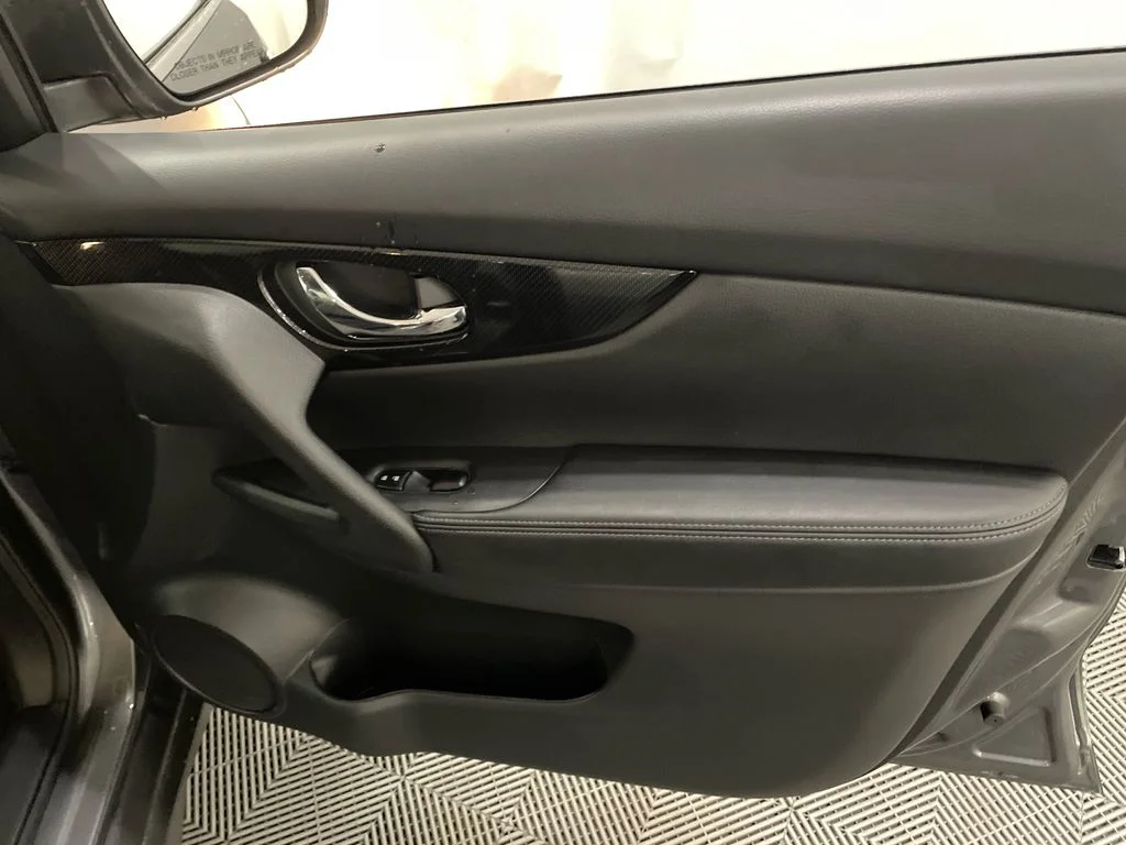 Used 2020 Gun Metallic Nissan SL image 26