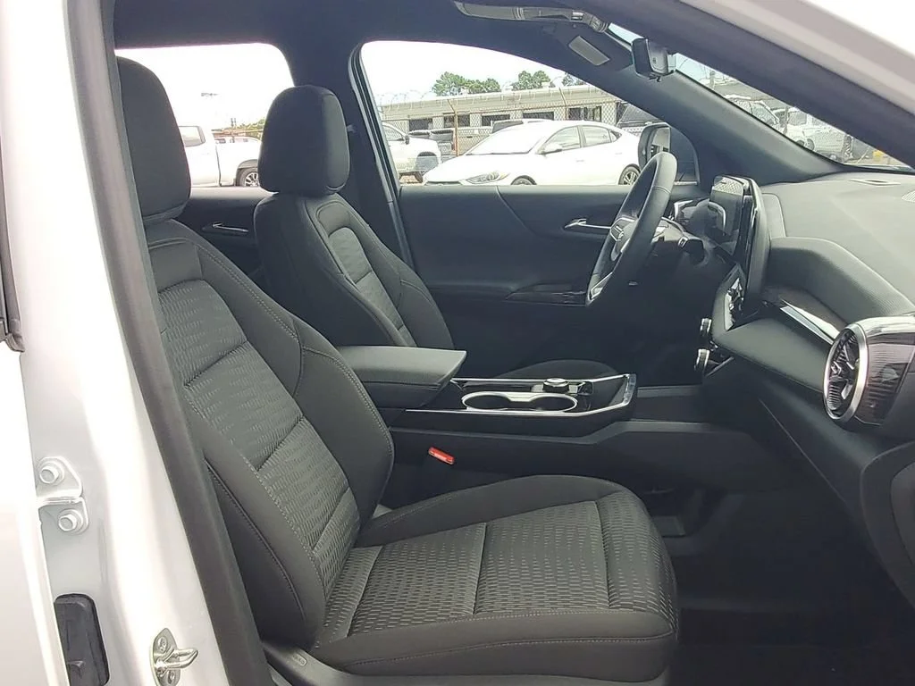 New 2026 Summit White Chevrolet LT image 34