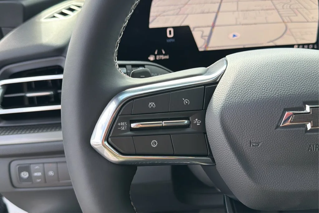 New 2027 Summit White Chevrolet LT image 22