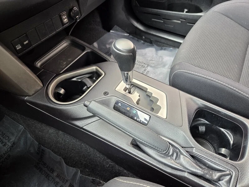 Used 2018 Silver Sky Metallic TOYOTA XLE AWD image 31