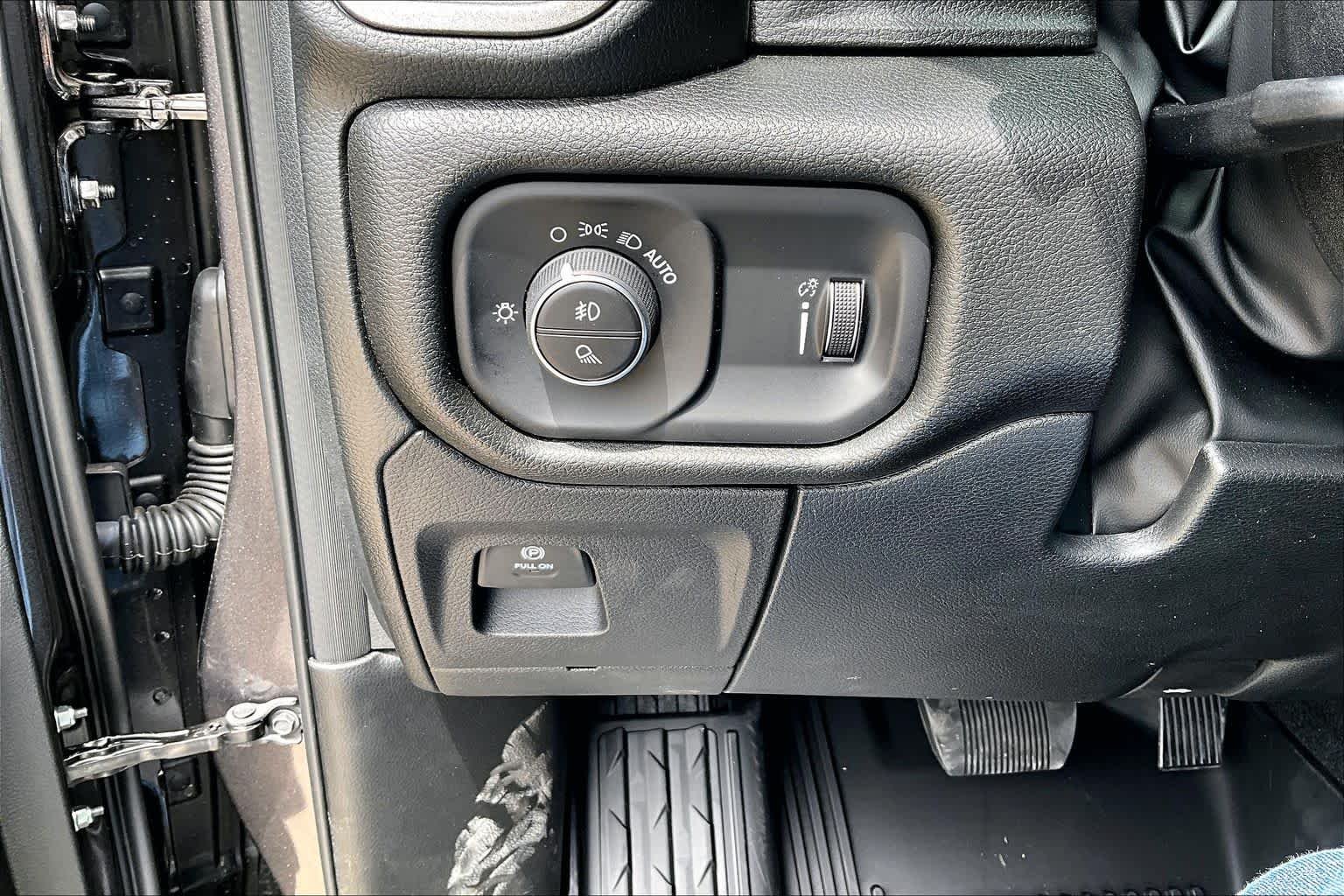 New 2026 Granite Crystal Metallic Clearcoat RAM Warlock image 20