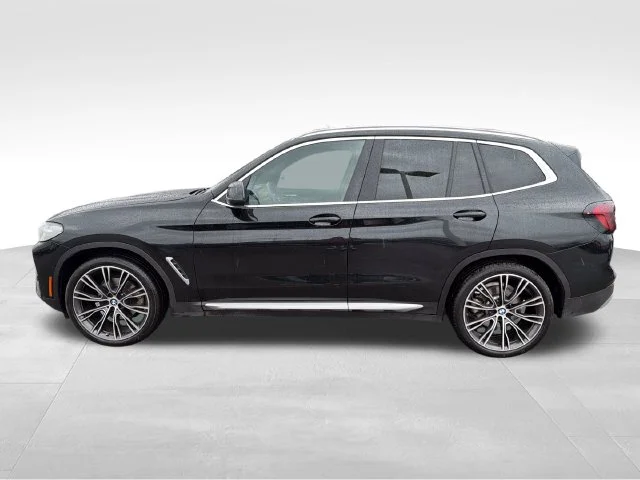 Used 2022 Black BMW sDrive30i image 4