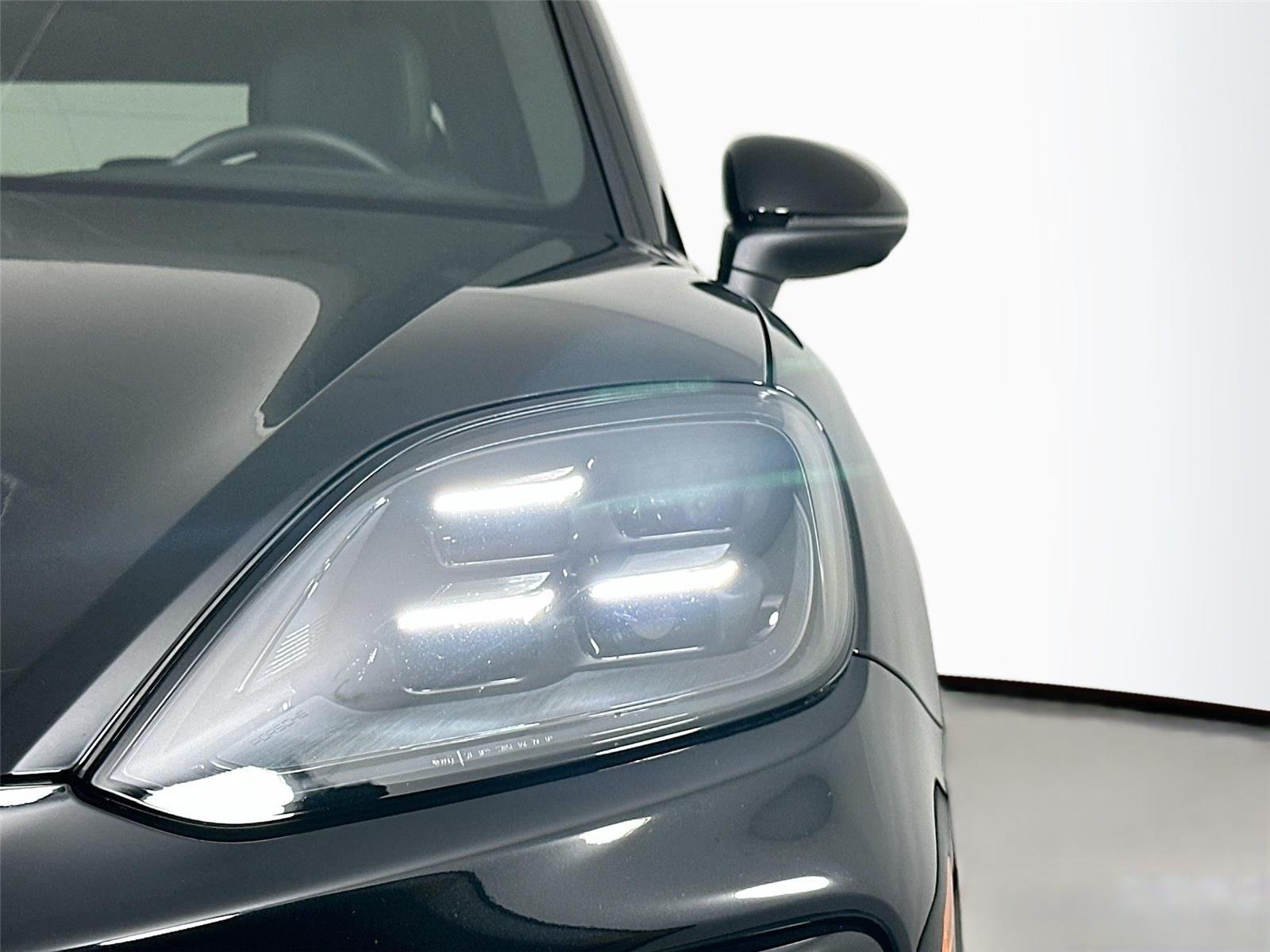 Certified Used 2025 Chromite Black Metallic Porsche S E-Hybrid Coupé image 15
