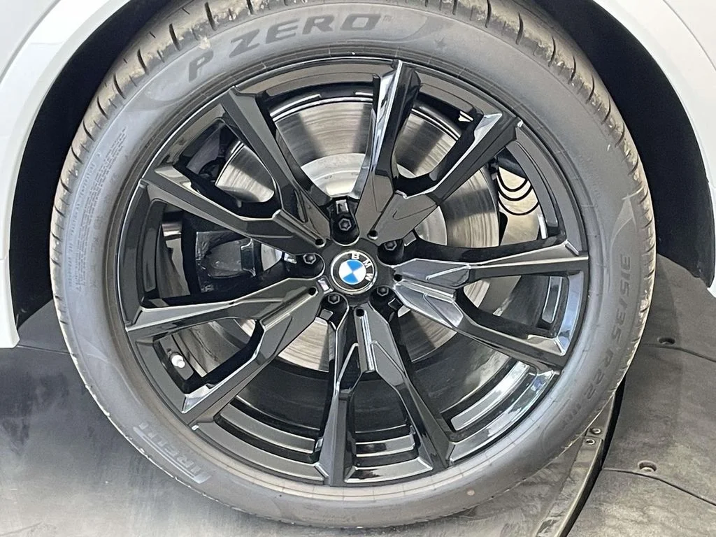 New 2027 White BMW M60i image 12