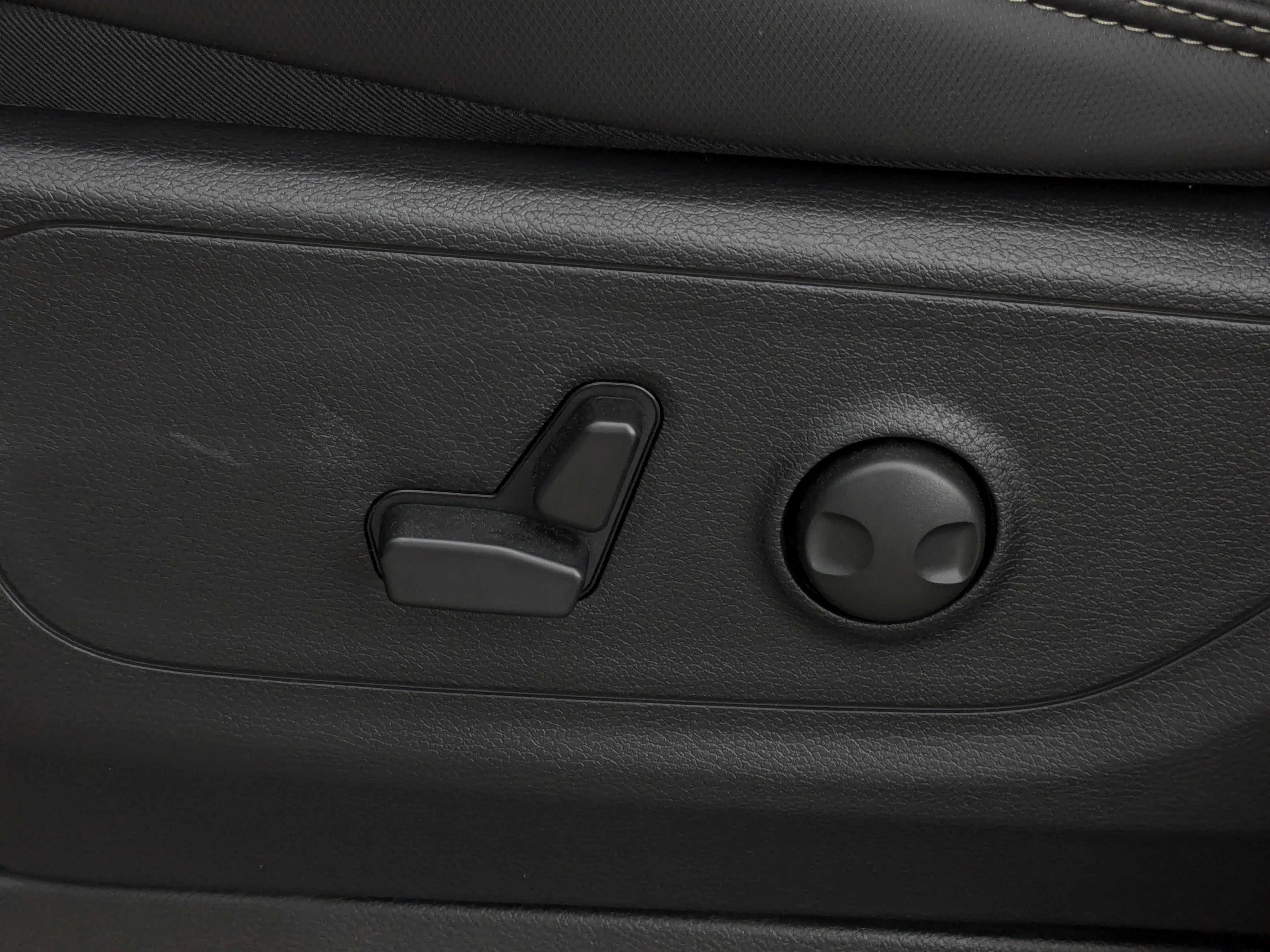 New 2026 Black RAM Sport - 360 Parking Cams - Adaptive Cruise - 12 Display Uconnect 5 W Nav & Tons More! image 15
