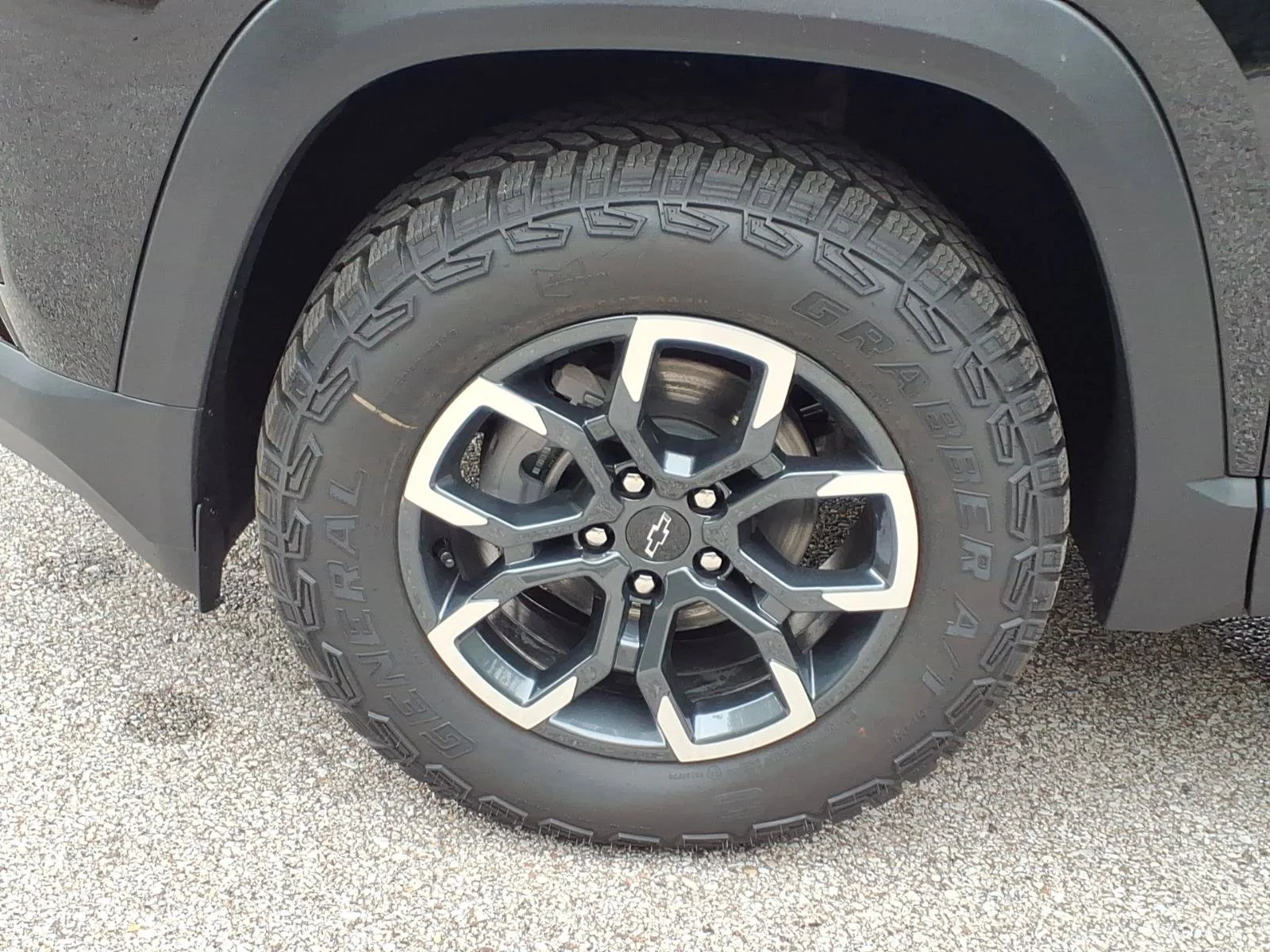 New 2026 Mosaic Black Metallic Chevrolet ACTIV image 20