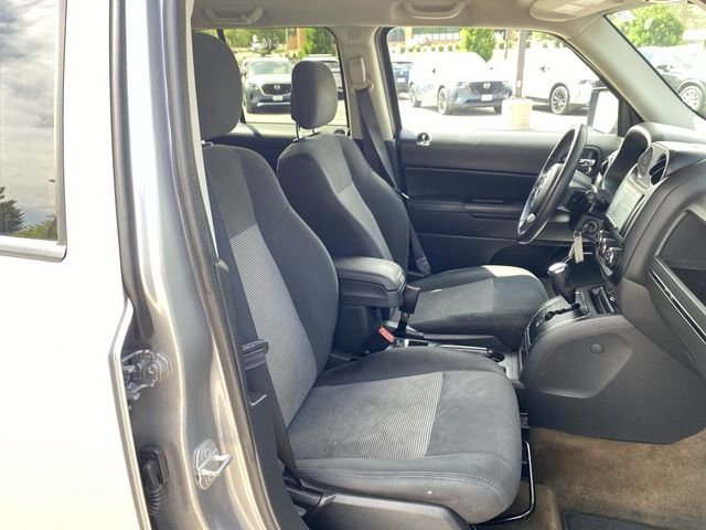 Used 2016 Silver Jeep Latitude image 25