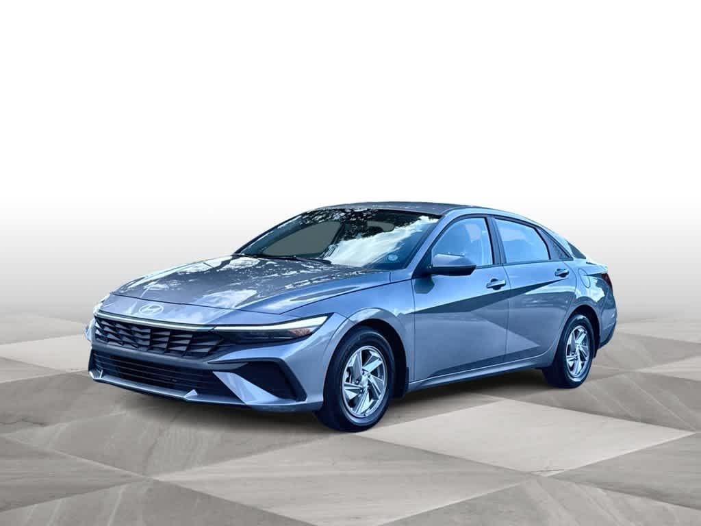 Used 2026 Fluid Metal Hyundai SE image 4