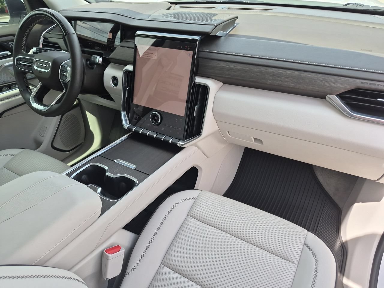 Used 2025 White Frost Tricoat GMC Denali image 27