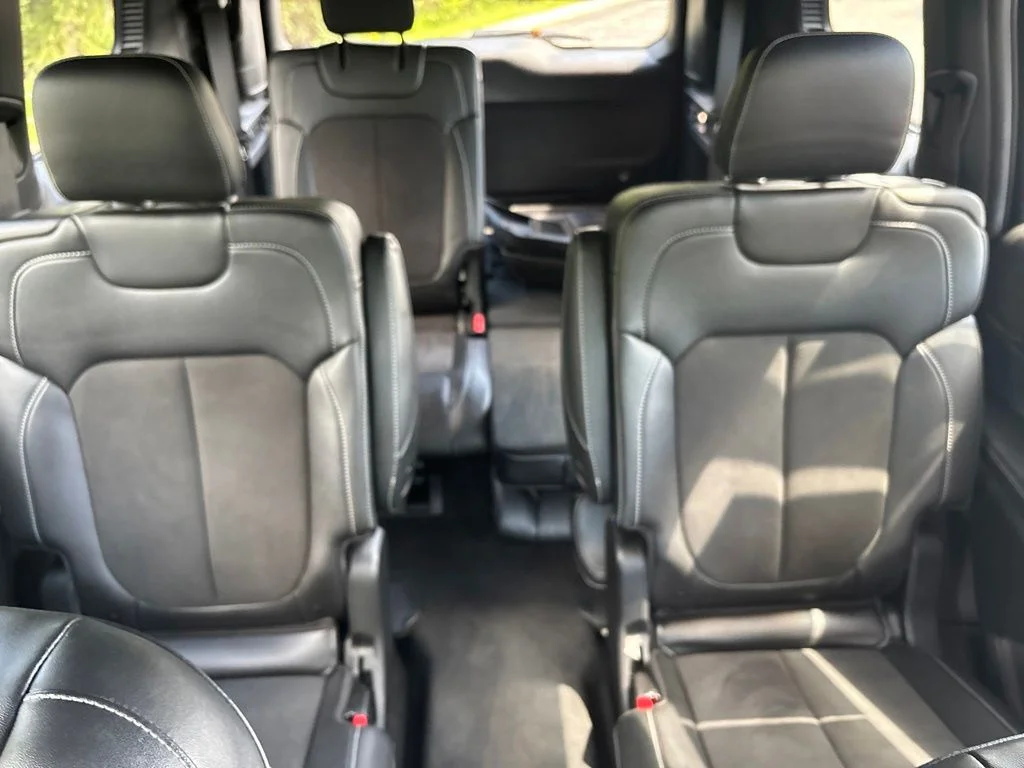 Used 2023 Red Jeep Altitude image 25