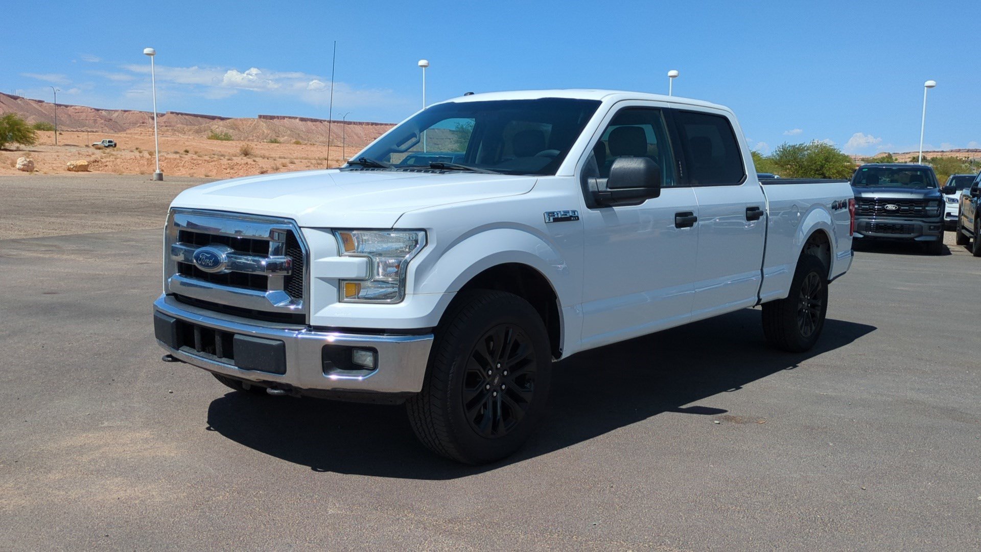 Used 2017 Ehite Ford XL image 7