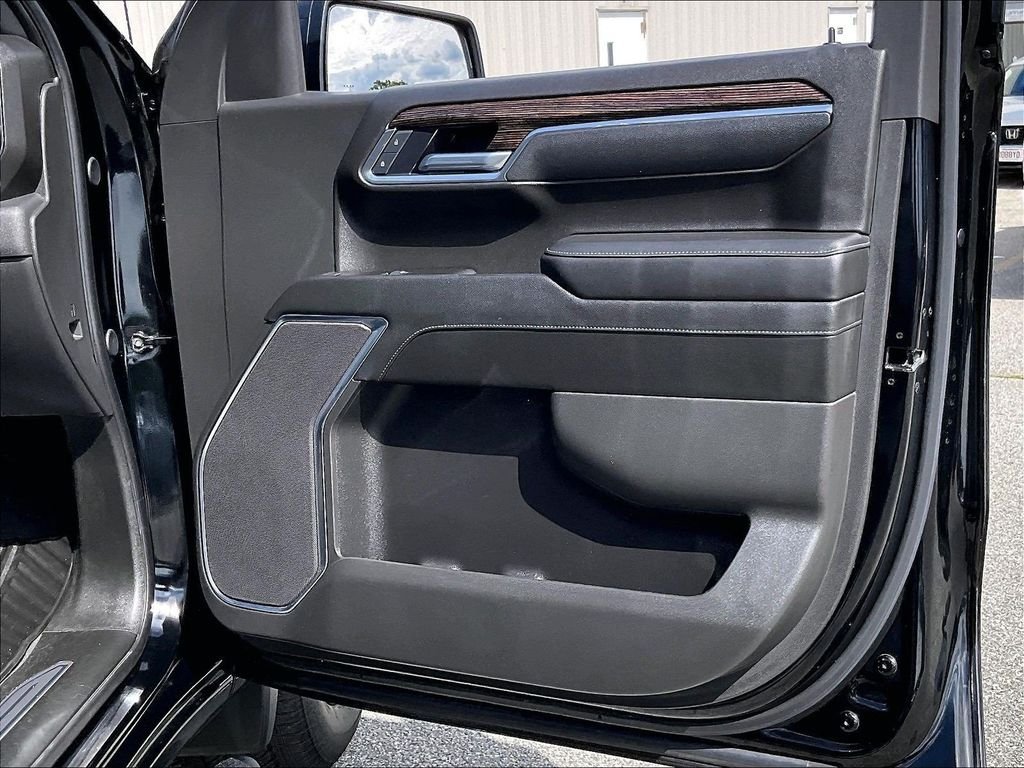 Used 2025 Black GMC Elevation image 12