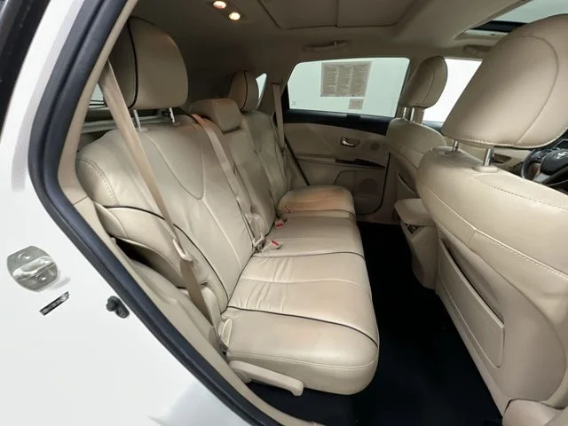 Used 2014 White Toyota XLE image 29