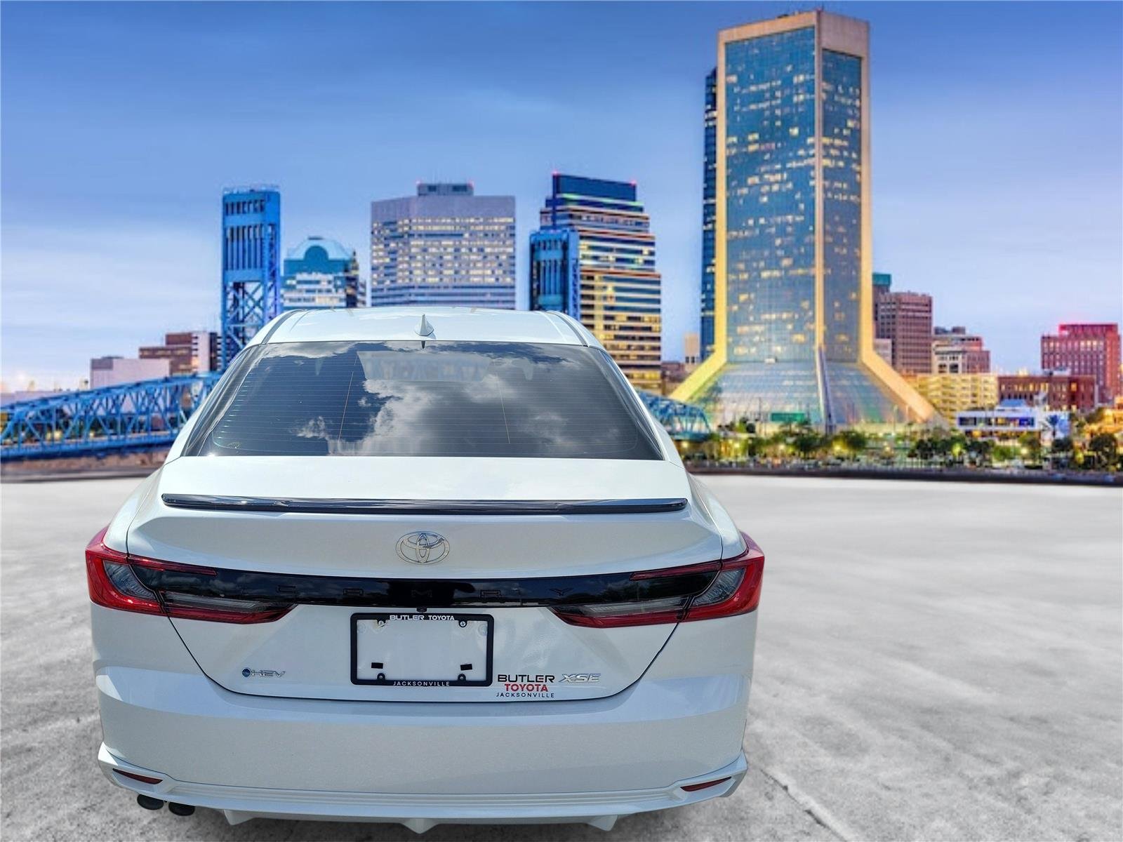 Used 2026 Wind Chill Pearl Toyota XSE image 9