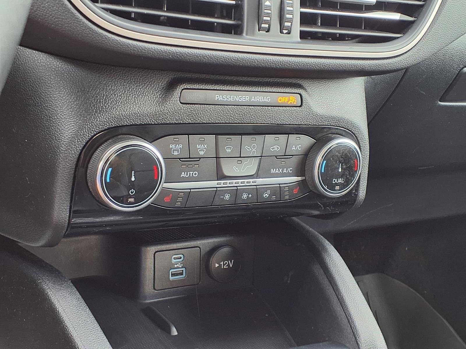 Used 2022 Agate Black Metallic Ford SEL Plug-In Hybrid image 25