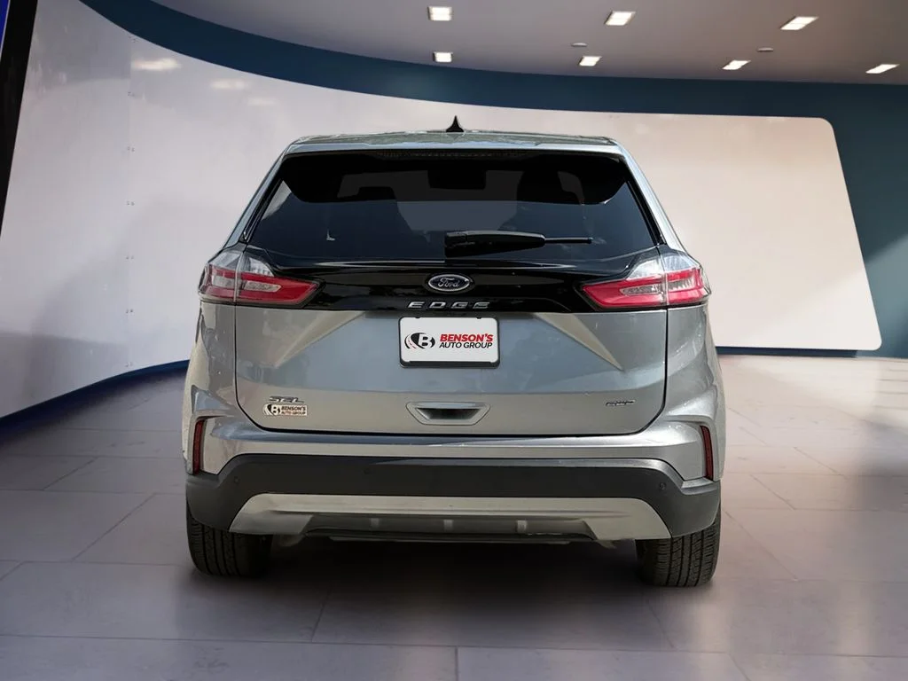 Used 2024 Silver Ford SEL image 4