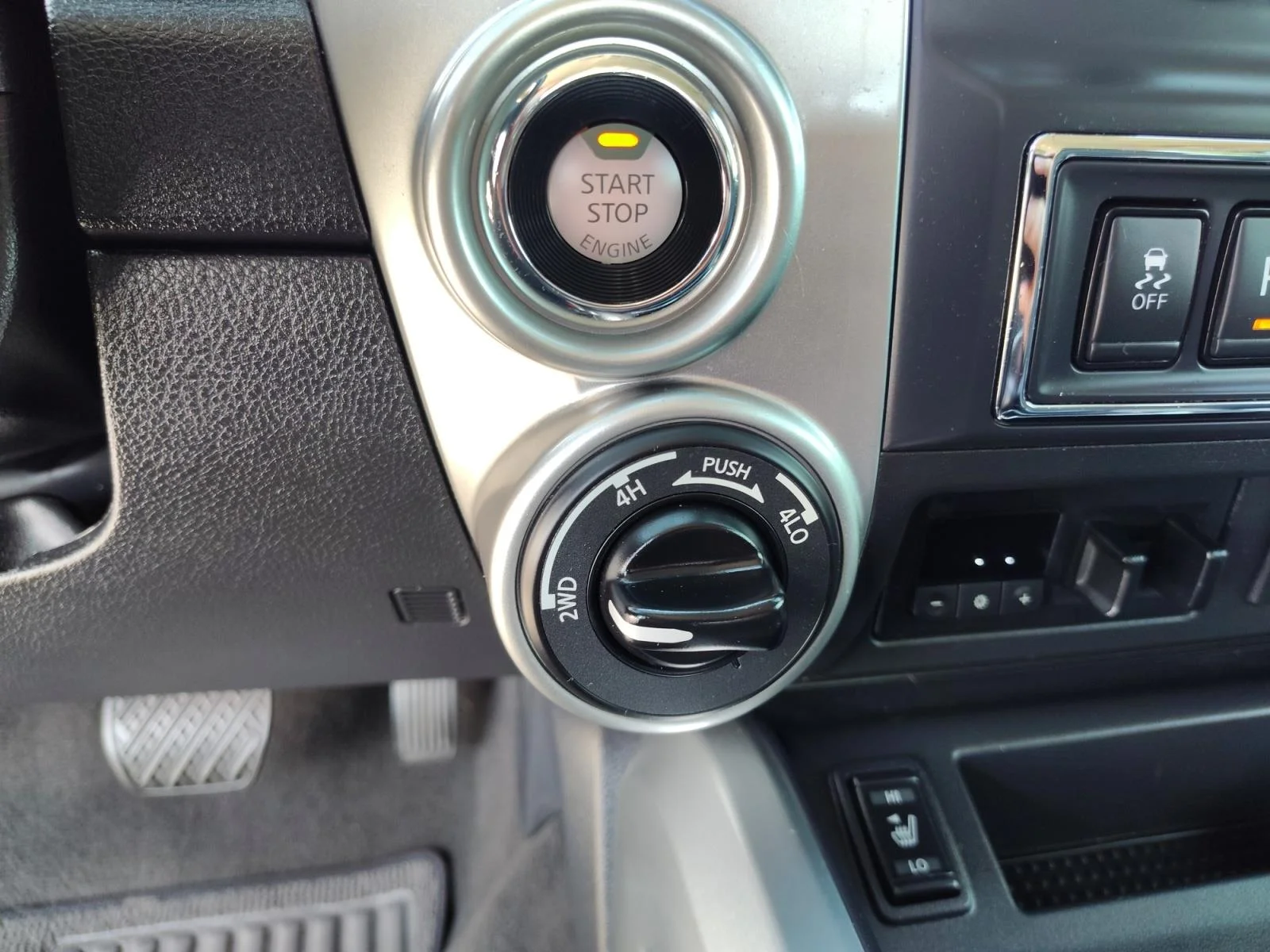 Used 2017 Gray Nissan SL image 23